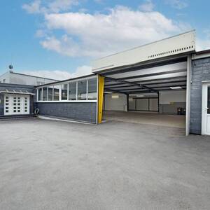 Wohn- und Geschäftshaus mit großer Bushalle, Werkstatt, Wintergarten und Einliegerwohnung